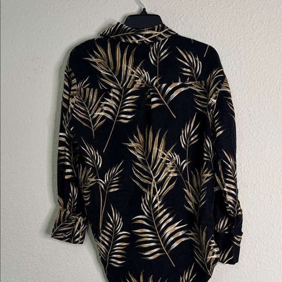 Black and Tan women’s button town tunic top. Great material. - Picture 3 of 5